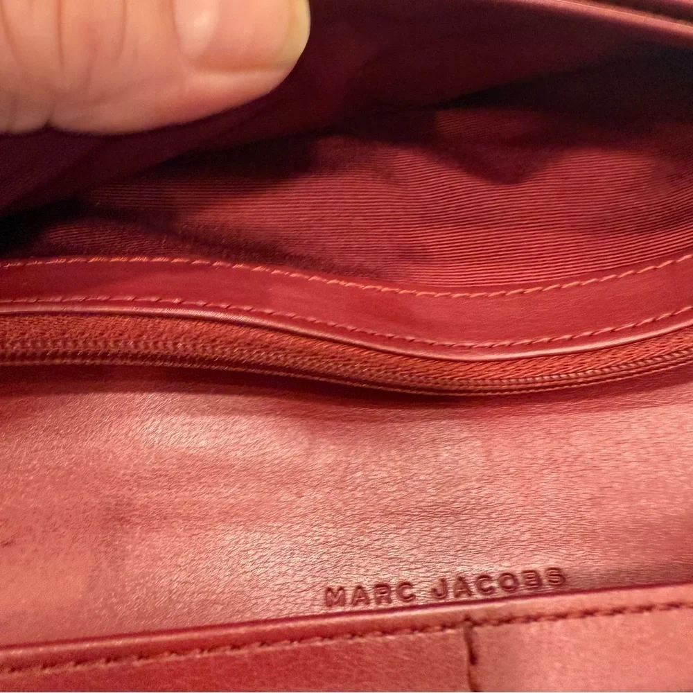 Marc Jacobs New York Bi-Fold Wallet Pebbled Leather Burgundy EUC